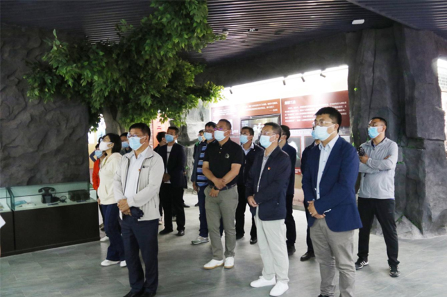 青海國(guó)投黨委組織參觀省國(guó)家安全教育基地