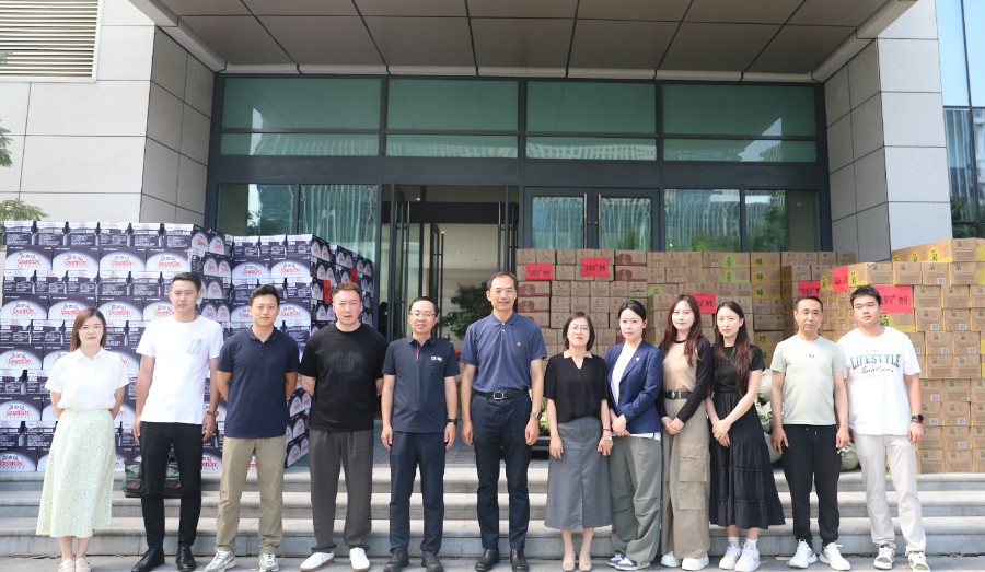 青海國(guó)投工會(huì)開(kāi)展2025年夏季“送清涼”慰問(wèn)活動(dòng)